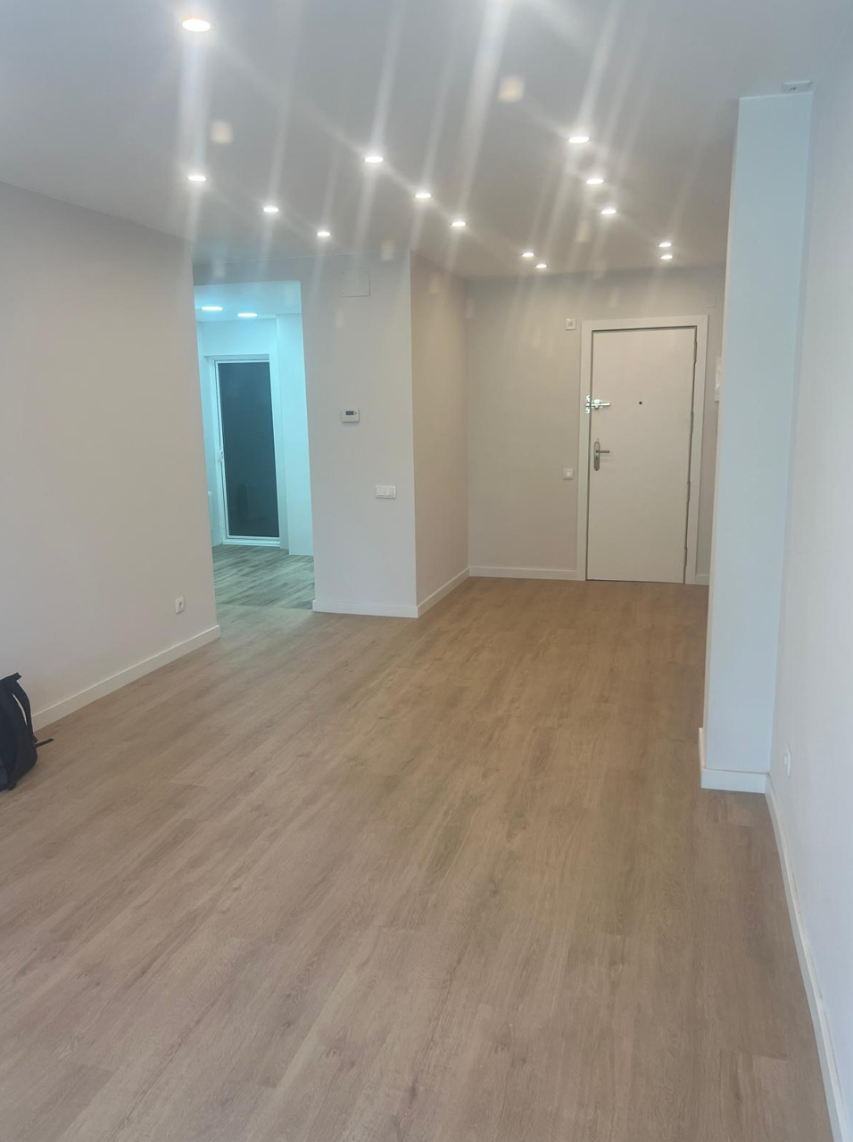 Reforma integral de vivienda con acabados modernos y personalizados