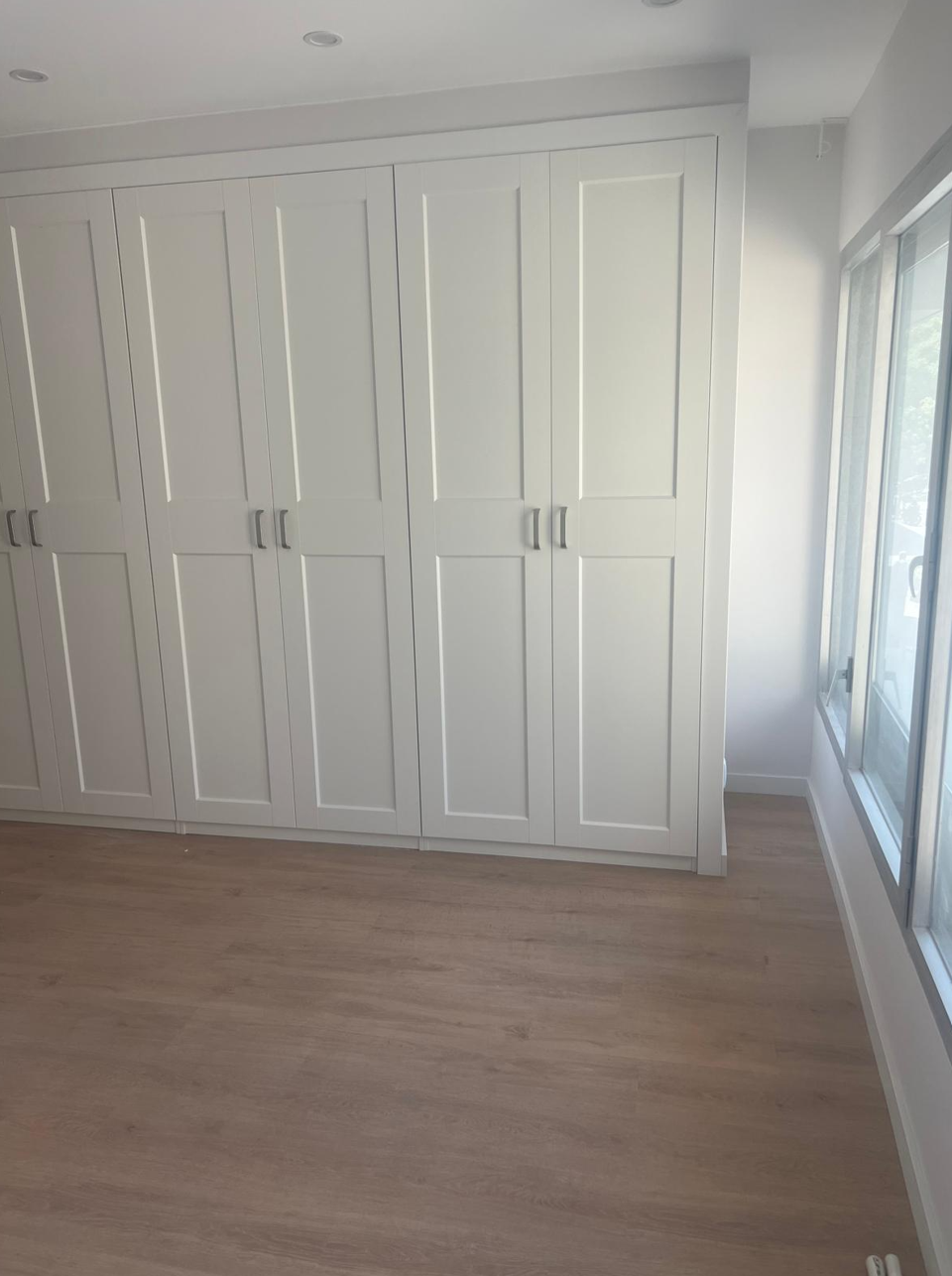 Reforma integral de vivienda con acabados modernos y personalizados