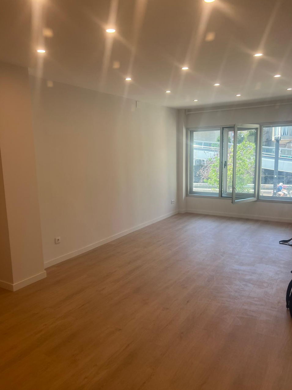 Reforma integral de vivienda con acabados modernos y personalizados