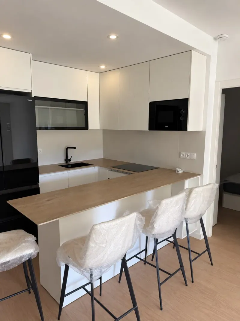 Cocina reformada en Proyecto Meridiana, Sant Andreu (Barcelona)