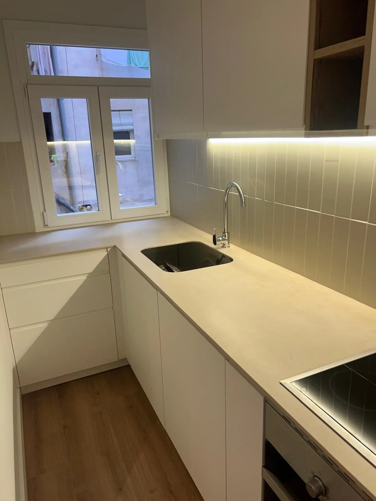 Cocina reformada en Proyecto Sant Pau, Eixample (Barcelona)