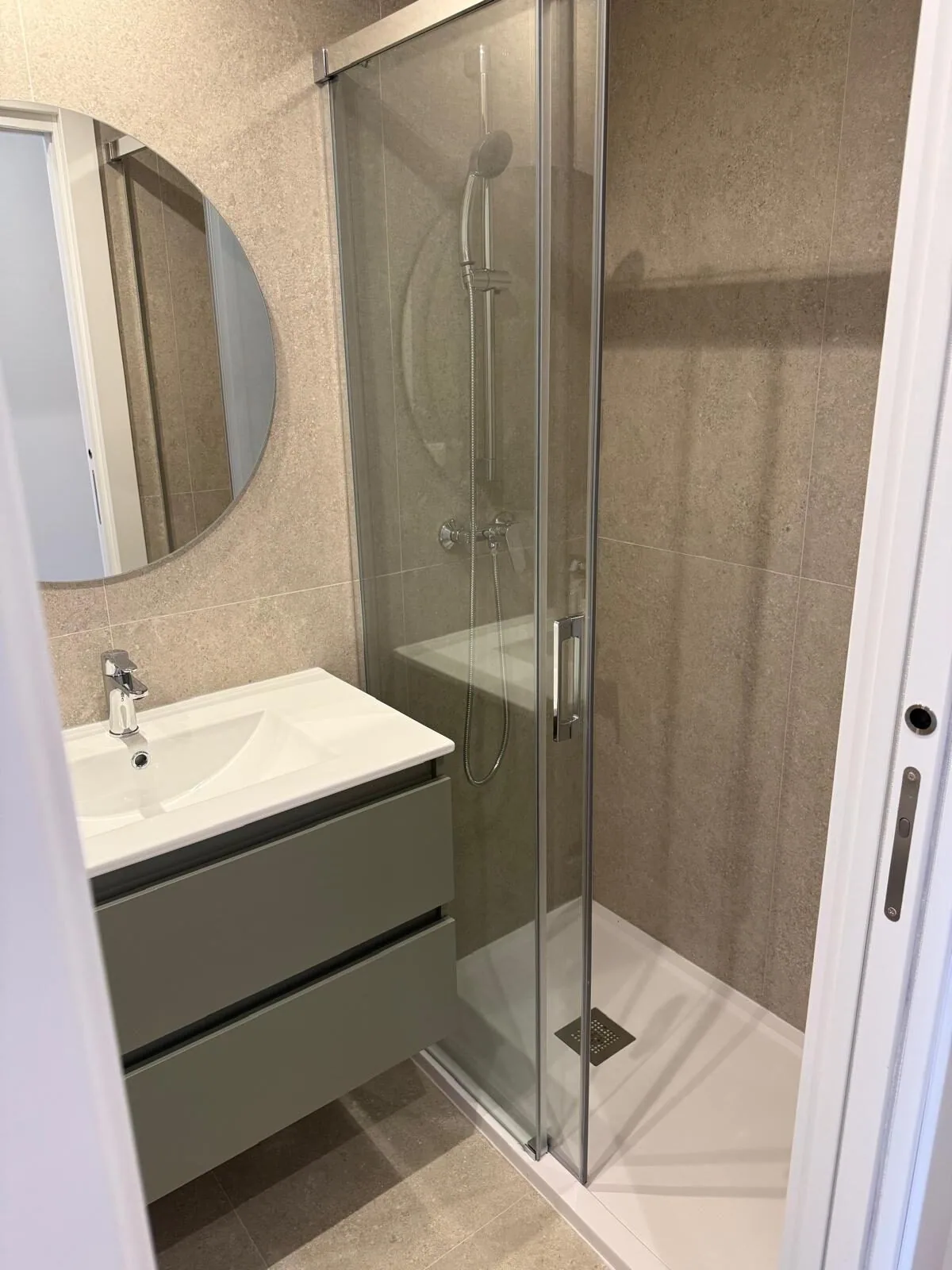 Baño reformado en Proyecto Urgell, Eixample (Barcelona)